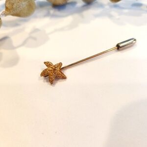 Vintage 70s Gold Starfish Pin / Brooch